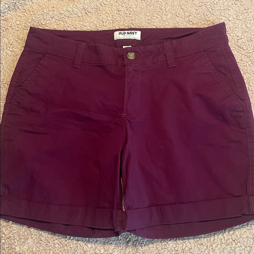 Old navy Women’s cuffed shorts - size 6